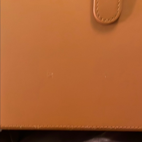 Dyson Airwrap Fuchsia in light brown leather case. - Picture 3 of 9